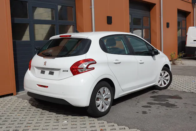 PEUGEOT 208 1.2 VTI " * Véhicule CH * Régulateur de vitesse * intérieur tissus *"