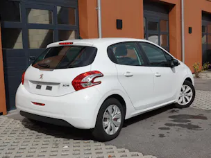 PEUGEOT 208 1.2 VTI " * Véhicule CH * Régulateur de vitesse * intérieur tissus *"