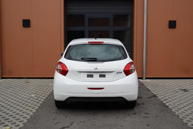 PEUGEOT 208 1.2 VTI " * Véhicule CH * Régulateur de vitesse * intérieur tissus *"
