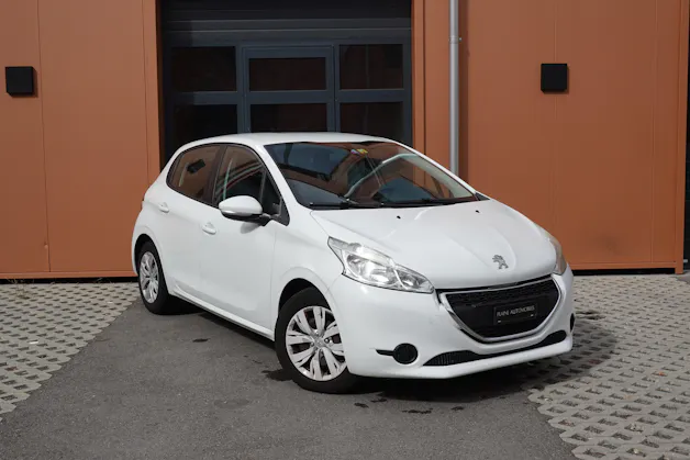 PEUGEOT 208 1.2 VTI " * Véhicule CH * Régulateur de vitesse * intérieur tissus *"