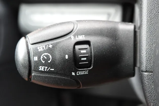 PEUGEOT 208 1.2 VTI " * Véhicule CH * Régulateur de vitesse * intérieur tissus *"