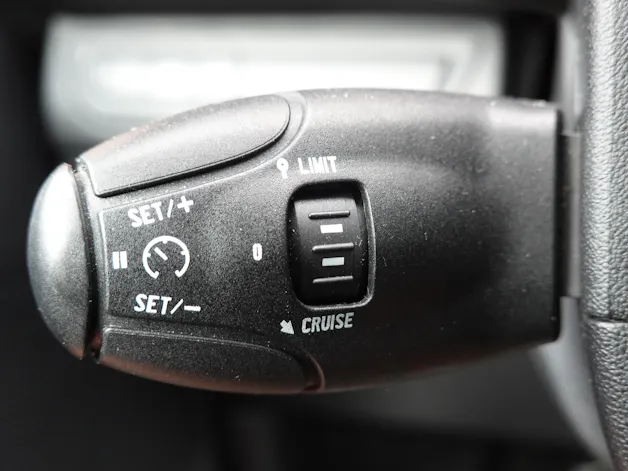 PEUGEOT 208 1.2 VTI " * Véhicule CH * Régulateur de vitesse * intérieur tissus *"