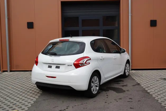 PEUGEOT 208 1.2 VTI " * Véhicule CH * Régulateur de vitesse * intérieur tissus *"