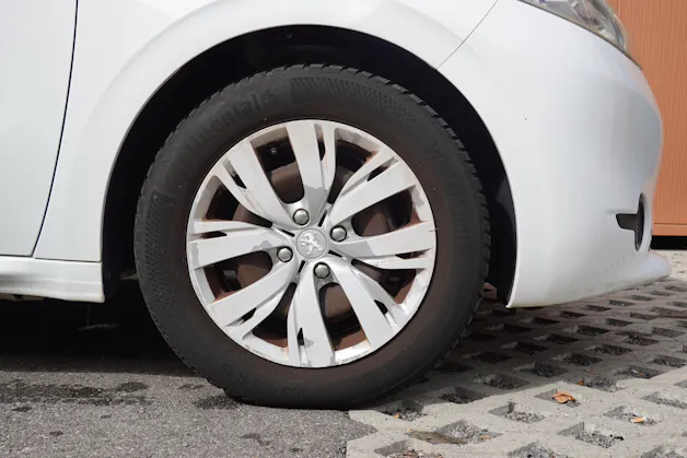 PEUGEOT 208 1.2 VTI " * Véhicule CH * Régulateur de vitesse * intérieur tissus *"