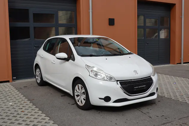 PEUGEOT 208 1.2 VTI " * Véhicule CH * Régulateur de vitesse * intérieur tissus *"