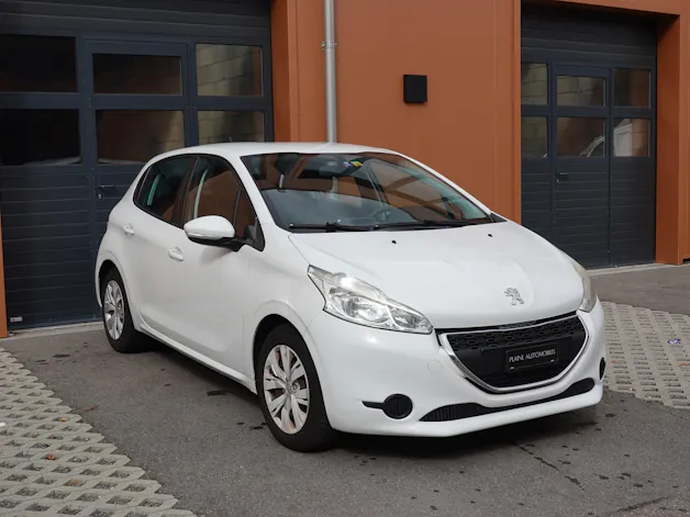 PEUGEOT 208 1.2 VTI " * Véhicule CH * Régulateur de vitesse * intérieur tissus *"