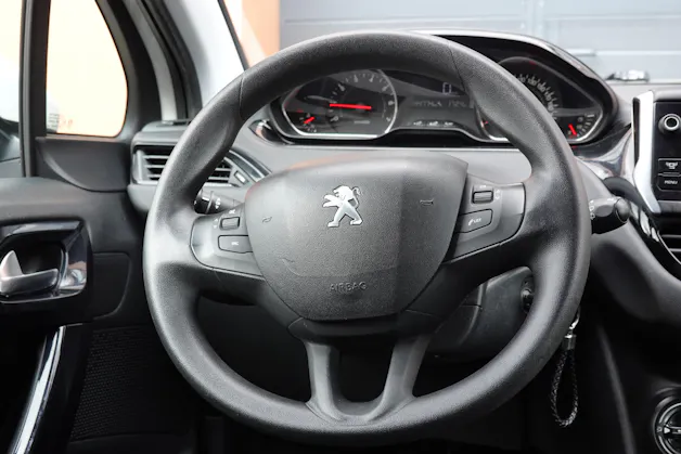 PEUGEOT 208 1.2 VTI " * Véhicule CH * Régulateur de vitesse * intérieur tissus *"