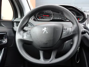 PEUGEOT 208 1.2 VTI " * Véhicule CH * Régulateur de vitesse * intérieur tissus *"