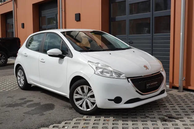 PEUGEOT 208 1.2 VTI " * Véhicule CH * Régulateur de vitesse * intérieur tissus *"