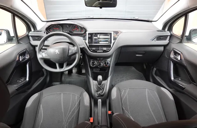 PEUGEOT 208 1.2 VTI " * Véhicule CH * Régulateur de vitesse * intérieur tissus *"