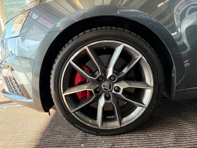 SKODA Octavia Combi 2.0 TSI RS DSG | CH | Panorama | Columbus Navi | mySkoda Pack | ACC Tempomat |