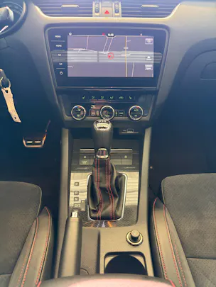 SKODA Octavia Combi 2.0 TSI RS DSG | CH | Panorama | Columbus Navi | mySkoda Pack | ACC Tempomat |