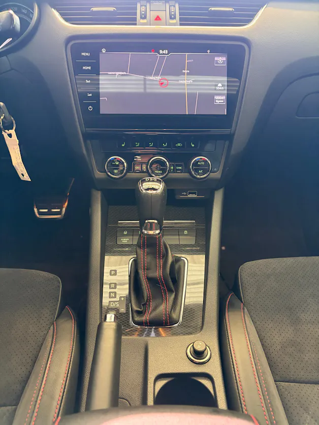 SKODA Octavia Combi 2.0 TSI RS DSG | CH | Panorama | Columbus Navi | mySkoda Pack | ACC Tempomat |