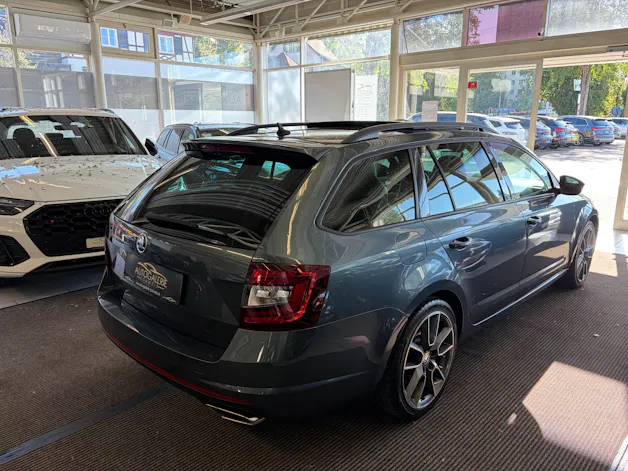 SKODA Octavia Combi 2.0 TSI RS DSG | CH | Panorama | Columbus Navi | mySkoda Pack | ACC Tempomat |