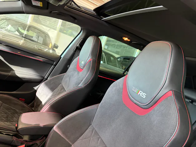 SKODA Octavia Combi 2.0 TSI RS DSG | CH | Panorama | Columbus Navi | mySkoda Pack | ACC Tempomat |