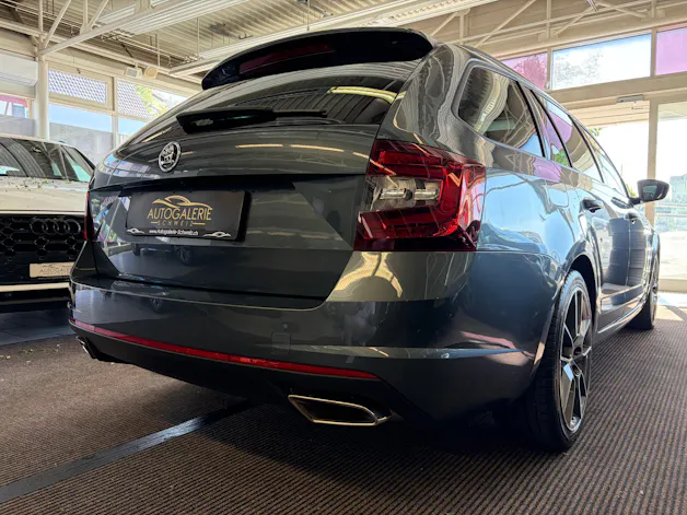 SKODA Octavia Combi 2.0 TSI RS DSG | CH | Panorama | Columbus Navi | mySkoda Pack | ACC Tempomat |