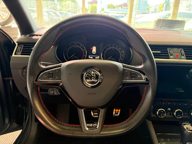 SKODA Octavia Combi 2.0 TSI RS DSG | CH | Panorama | Columbus Navi | mySkoda Pack | ACC Tempomat |