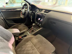 SKODA Octavia Combi 2.0 TSI RS DSG | CH | Panorama | Columbus Navi | mySkoda Pack | ACC Tempomat |