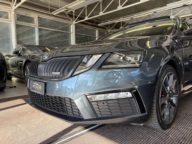 SKODA Octavia Combi 2.0 TSI RS DSG | CH | Panorama | Columbus Navi | mySkoda Pack | ACC Tempomat |