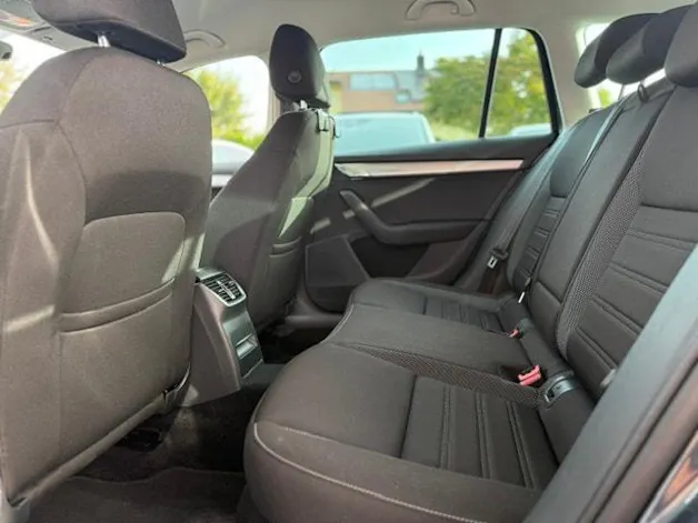SKODA Octavia Combi 2.0 TDI Ambition 4x4 DSG