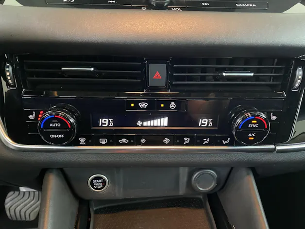 NISSAN Qashqai 1.3 DIG-T MHEV Premiere Edition Xtronic