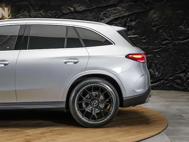 MERCEDES-BENZ GLC 300 d AMG Line 4matic *21" Felgen*Sitzheizung*Anhängerkupplung*
