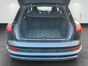 AUDI e-tron S quattro
