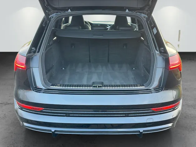 AUDI e-tron S quattro