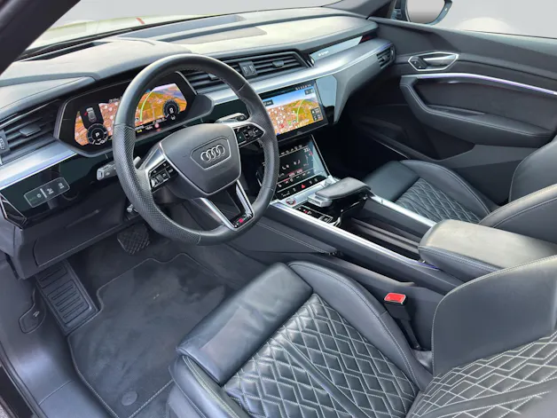 AUDI e-tron S quattro