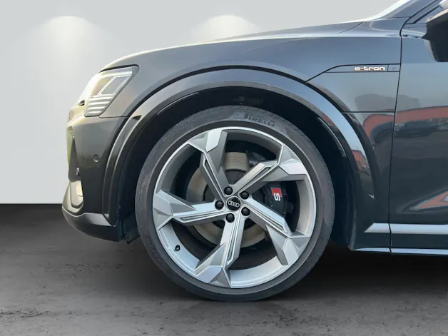 AUDI e-tron S quattro