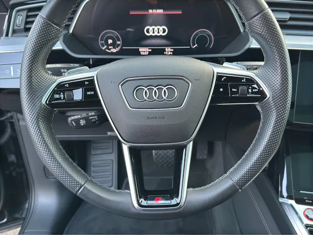 AUDI e-tron S quattro