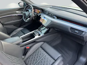 AUDI e-tron S quattro