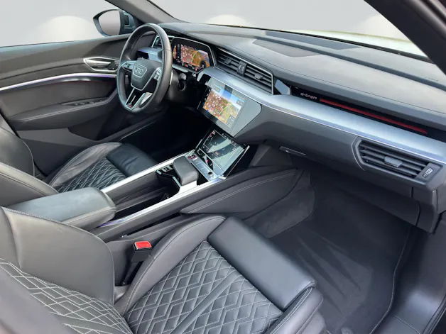 AUDI e-tron S quattro
