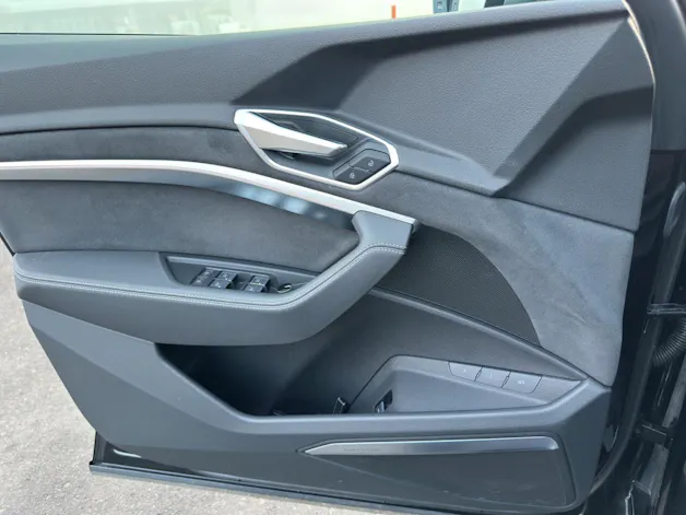 AUDI e-tron S quattro