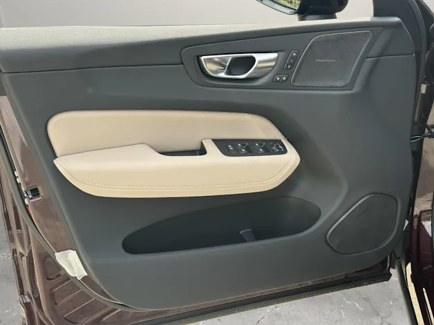 VOLVO XC60 T6 eAWD PluginHybrid Ultra Dark Geartronic