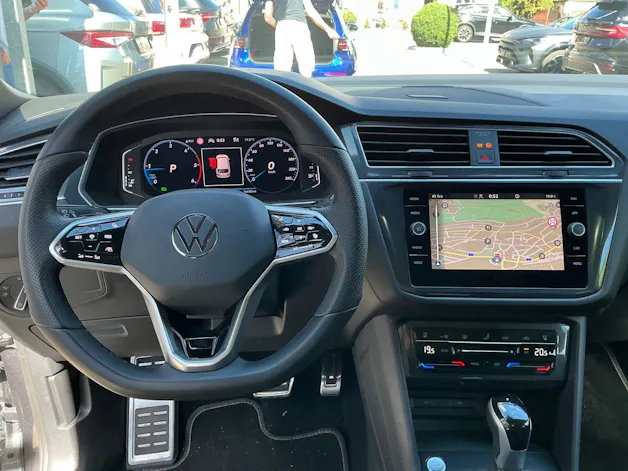 VW Tiguan Allspace R-Line 4Motion ***PANORAMADACH & ANHÄNGERKUPPLUNG ***