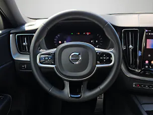 VOLVO XC60 2.0 B4 MH R-Design AWD