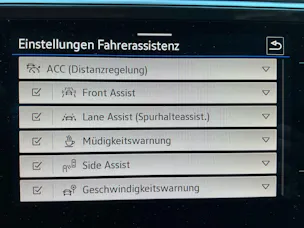 VW Tiguan Allspace R-Line 4Motion *** PANORAMADACH & 7 PLÄTZER ***