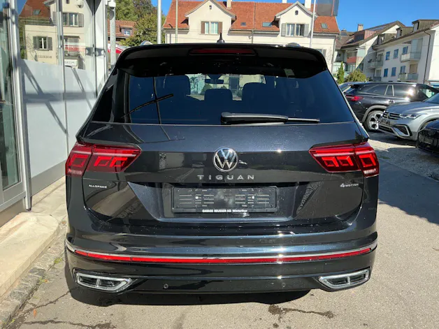 VW Tiguan Allspace R-Line 4Motion *** PANORAMADACH & 7 PLÄTZER ***