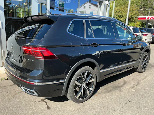 VW Tiguan Allspace R-Line 4Motion *** PANORAMADACH & 7 PLÄTZER ***