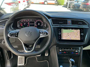 VW Tiguan Allspace R-Line 4Motion *** PANORAMADACH & 7 PLÄTZER ***