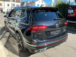 VW Tiguan Allspace R-Line 4Motion *** PANORAMADACH & 7 PLÄTZER ***