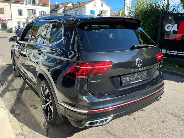 VW Tiguan Allspace R-Line 4Motion *** PANORAMADACH & 7 PLÄTZER ***