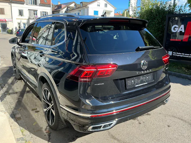 VW Tiguan Allspace R-Line 4Motion *** PANORAMADACH & 7 PLÄTZER ***