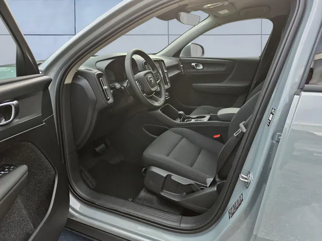VOLVO XC40 2.0 B3 MH Essential