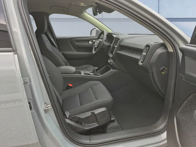 VOLVO XC40 2.0 B3 MH Essential