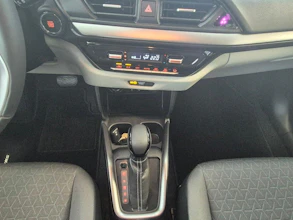 https://vehicle.imgix.net/4452169/257ea8ba-34a1-4c97-9cc7-9ac957614e43.jpg