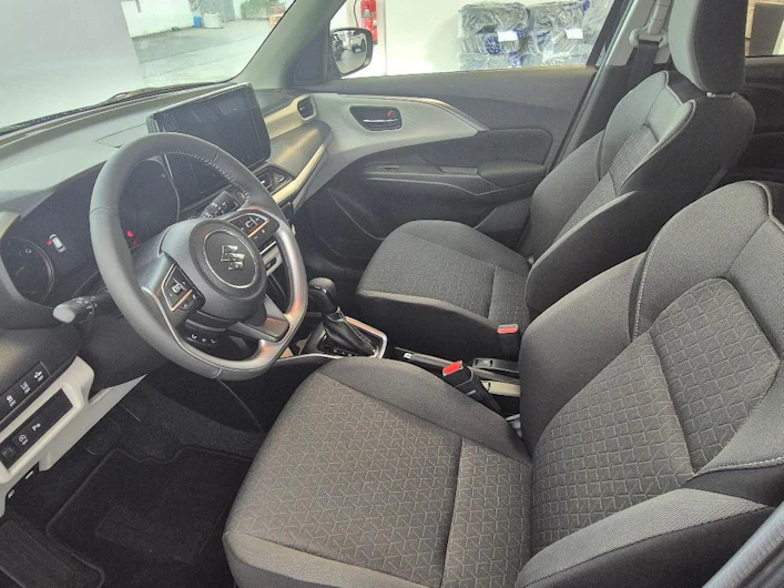 immagine del veicolo SUZUKI SWIFT