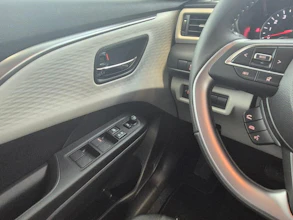 https://vehicle.imgix.net/4452169/be840b37-7fd9-473b-8de6-ca9882ff03b8.jpg