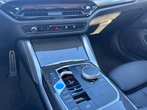 https://vehicle.imgix.net/4452213/a11b7974-3667-41ac-8443-34fa4eb50845.jpg